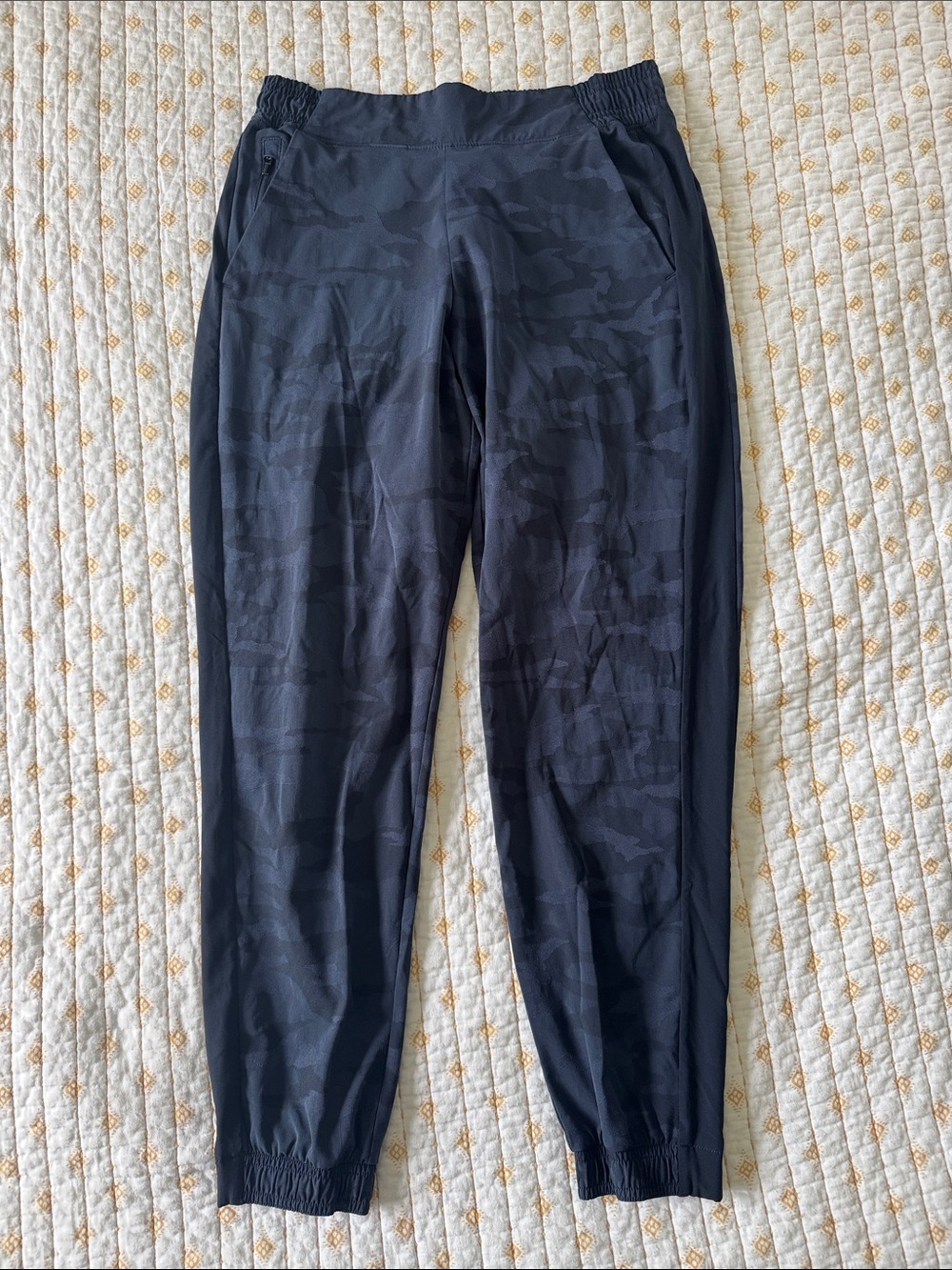 Athleta Brooklyn Textured Camo Jogger Pants